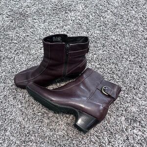 Clark’s leather ankle boots - SZ 9W